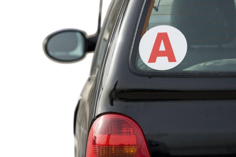 Sign "A" on the vehicle during the probationary period of the driver's license